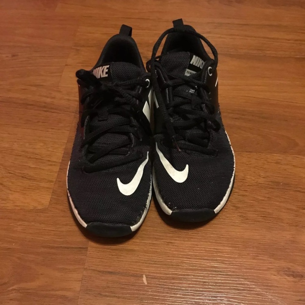 Boys Nike Shoes Size 2